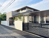 『和モダンを惹き立てる安心のクローズ外構』宇都宮市